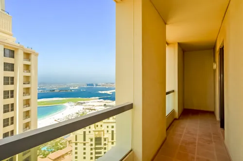 4 Bedrooms Apartment in Sadaf 8