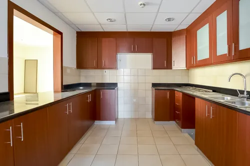 4 Bedrooms Apartment in Sadaf 8