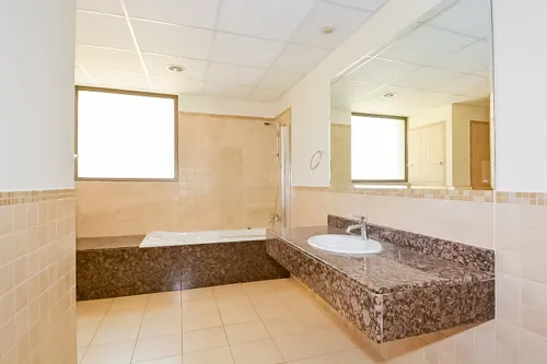 4 Bedrooms Apartment in Sadaf 8