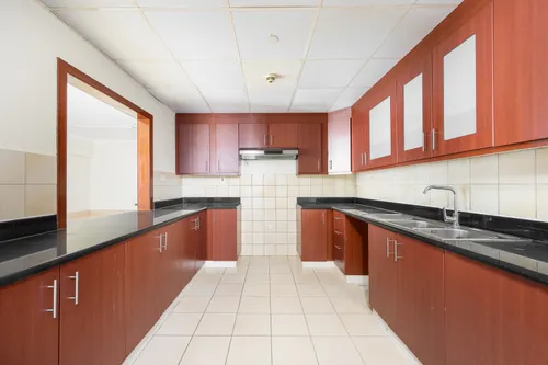 4 Bedrooms Apartment in Sadaf 8