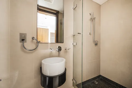 2 Bedrooms Apartment in Bonnington Tower