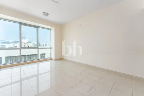 Spacious 3BR Apartment| Prime Location|Golden Sand