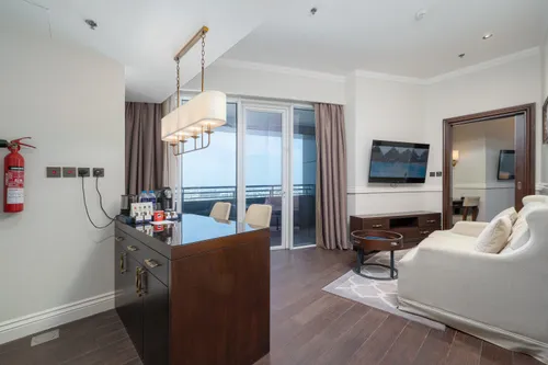 1 Bedroom Hotel Apartment in Dukes The Palm