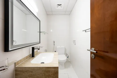 2 Bedrooms Apartment in Lake Point Tower