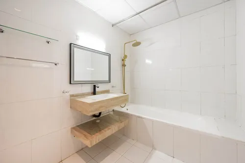 2 Bedrooms Apartment in Lake Point Tower