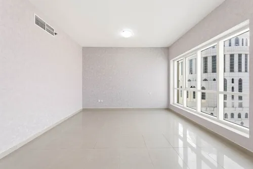 2 Bedrooms Apartment in Lake Point Tower