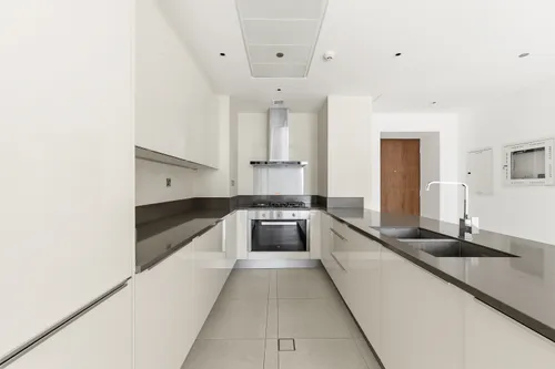 2 Bedrooms Apartment in Marina Gate 1