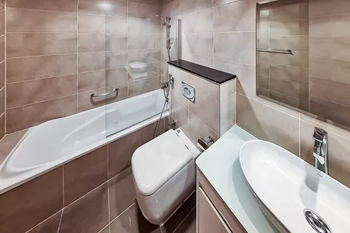 1 Bedroom Apartment in Carson A