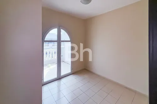 2 Bedrooms Apartment in Autumn