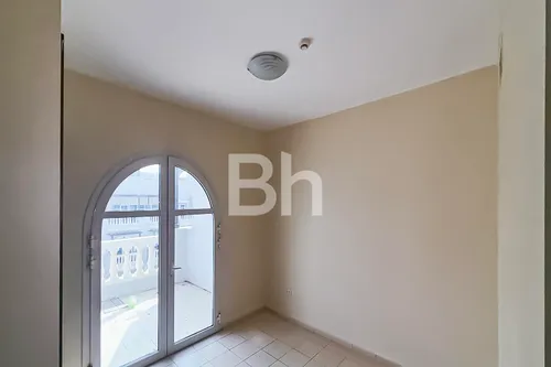 2 Bedrooms Apartment in Autumn