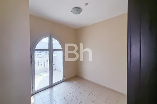 2 Bedrooms Apartment in Autumn