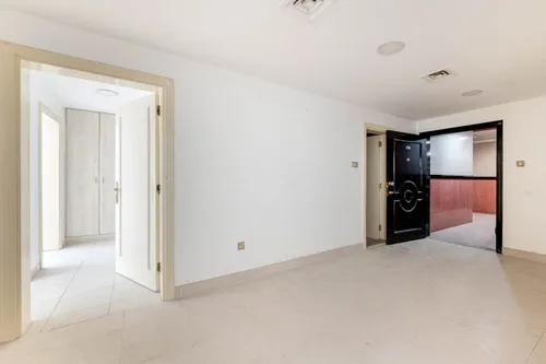 3 Bedrooms Apartment in New Zubaidi Building