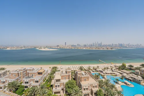 3 Bedrooms Apartment in Balqis Residences
