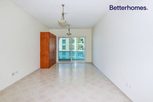 Without Parking | Spacious | Studio