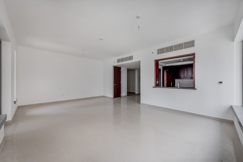 Large 1 BR | Motivated seller | Mid floor