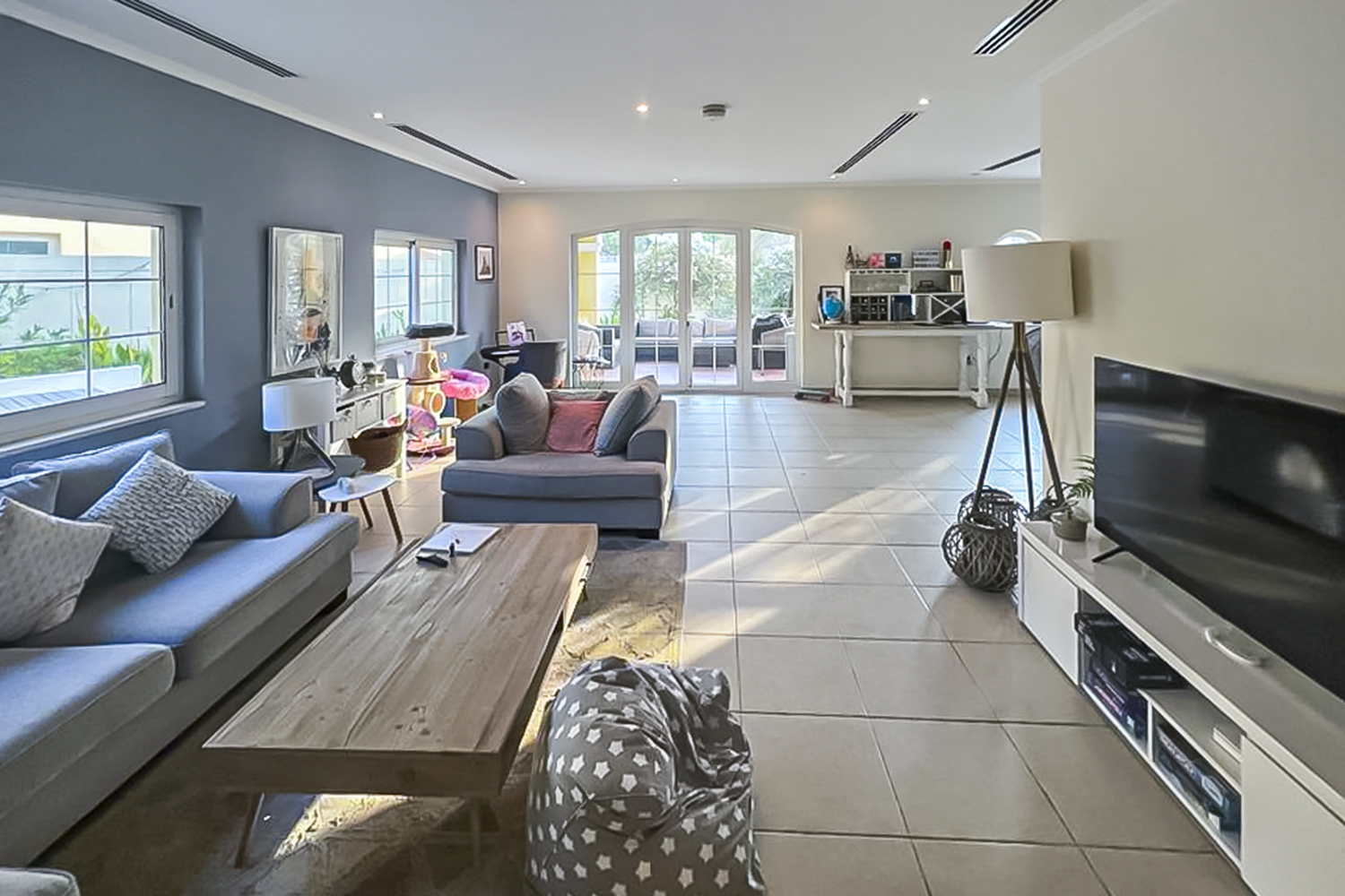 3 Bedrooms Villa in Legacy