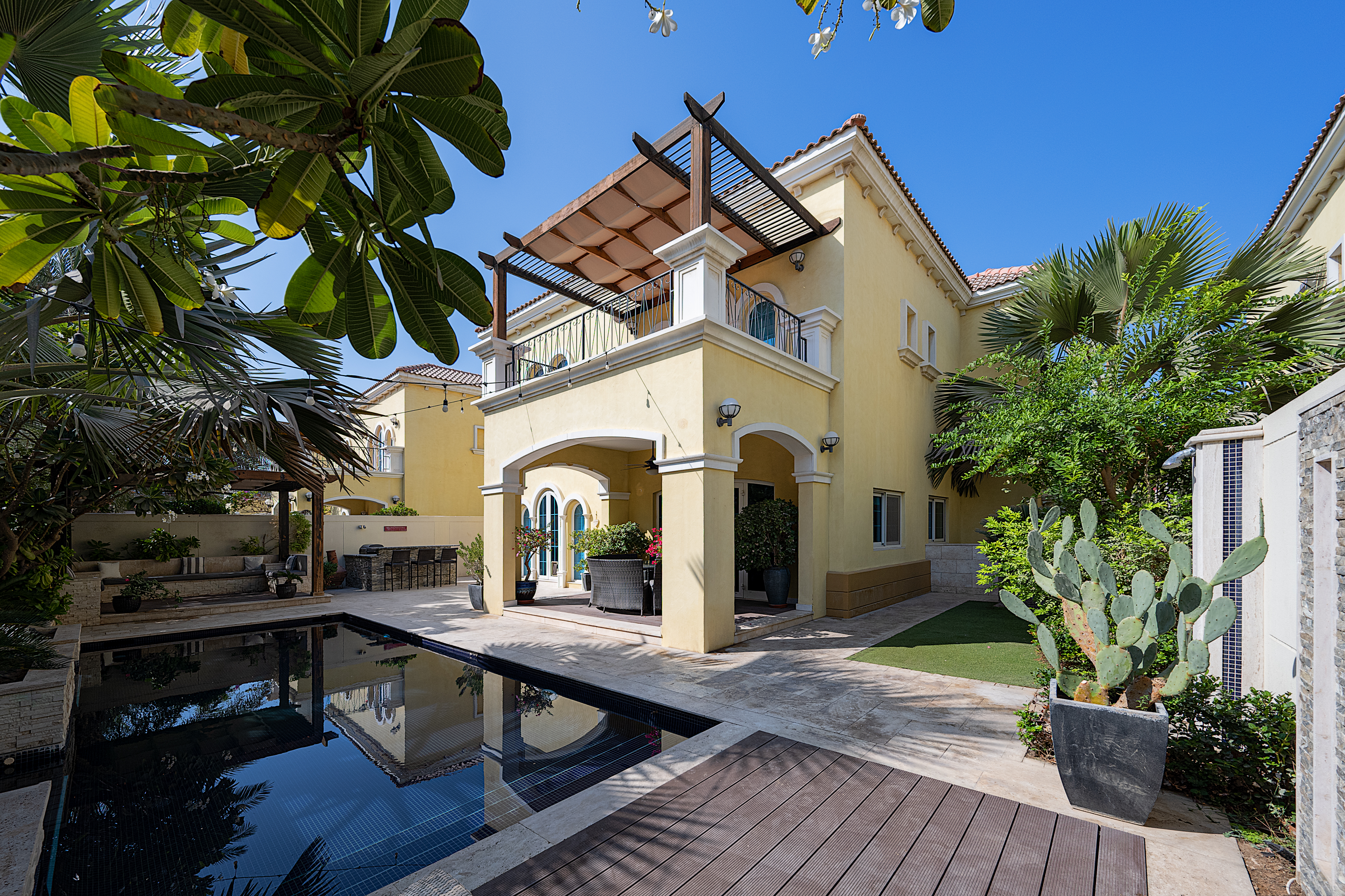 3 Bedrooms Villa in Legacy