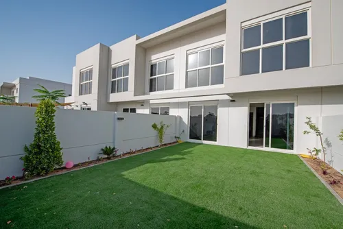 3 Bedrooms Townhouse in Arabella Townhouses 3