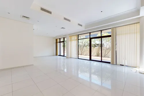 5 Bedrooms Villa in Silver Springs 2