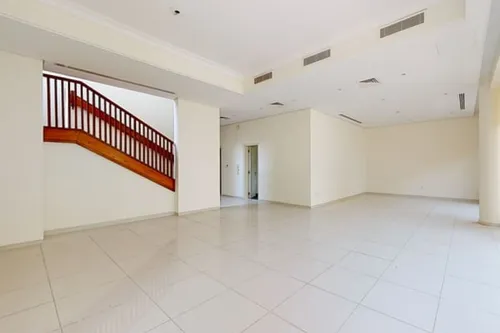 5 Bedrooms Villa in Silver Springs 2