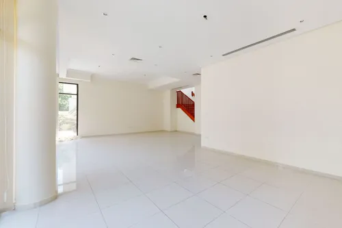 5 Bedrooms Villa in Silver Springs 2