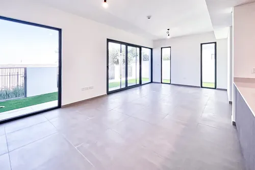 4 Bedrooms Villa in Elan