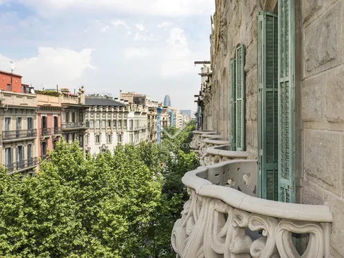 4 Bedrooms Apartment in Pau Claris