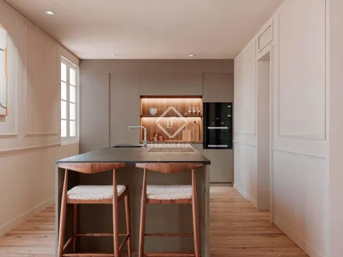 Excellent 4 Bedroom apartment with 15m² terrace for sale in Eixample Right