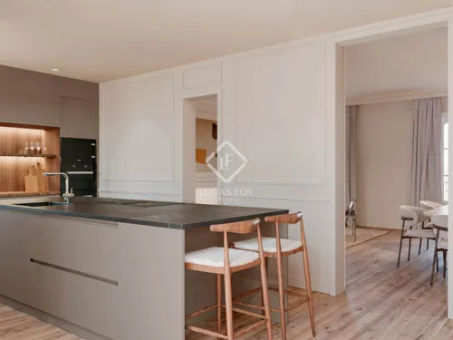 4 Bedrooms Apartment in Pau Claris