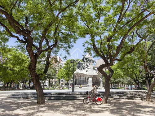 4 Bedrooms Apartment in Pau Claris