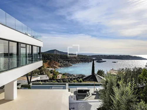 4 Bedrooms House / Villa in CL CAP NEGRET-VISTA ALEGRE