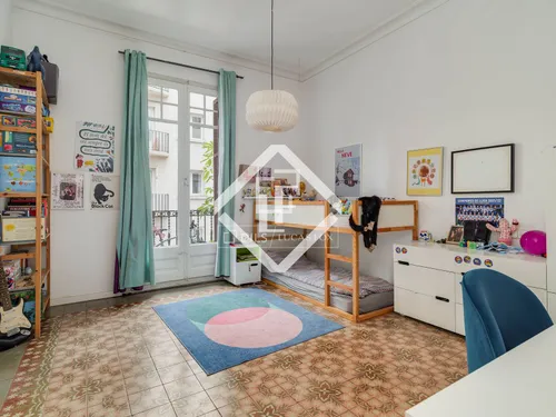 5 Bedrooms Apartment in Madrazo