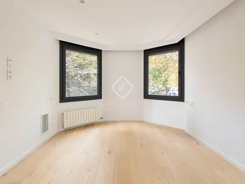 5 Bedrooms Apartment in Doctor Roux