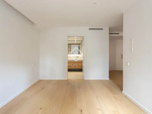 5 Bedrooms Apartment in Doctor Roux