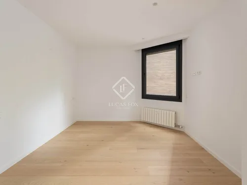 5 Bedrooms Apartment in Doctor Roux