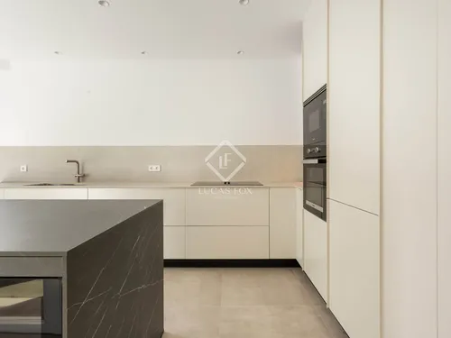 5 Bedrooms Apartment in Doctor Roux