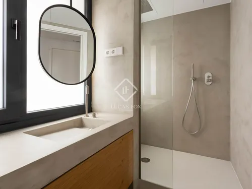 5 Bedrooms Apartment in Doctor Roux