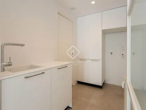 5 Bedrooms Apartment in Doctor Roux