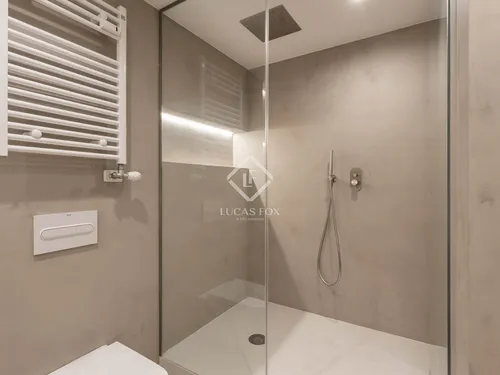 5 Bedrooms Apartment in Doctor Roux