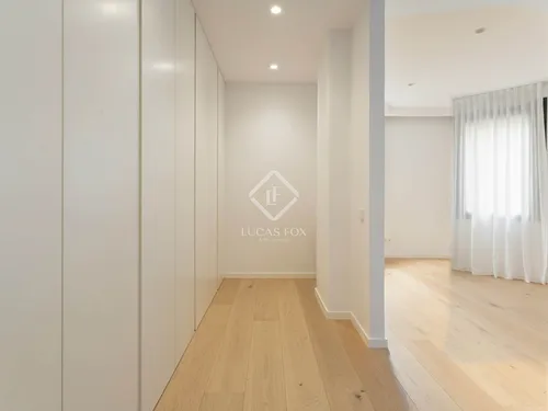 5 Bedrooms Apartment in Doctor Roux