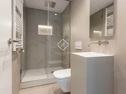 5 Bedrooms Apartment in Doctor Roux