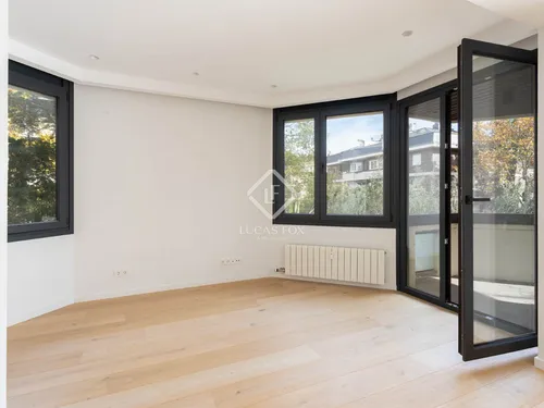 5 Bedrooms Apartment in Doctor Roux