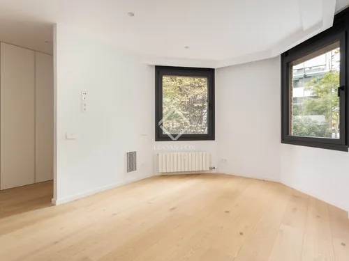 5 Bedrooms Apartment in Doctor Roux