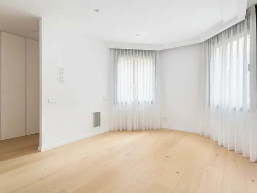 5 Bedrooms Apartment in Doctor Roux