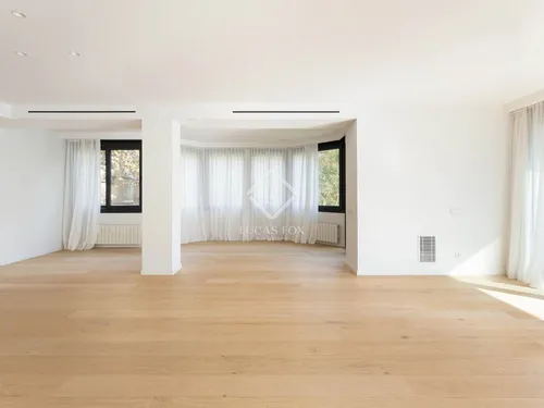 5 Bedrooms Apartment in Doctor Roux