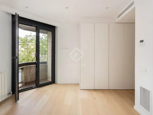 5 Bedrooms Apartment in Doctor Roux