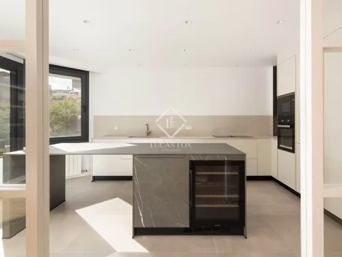 5 Bedrooms Apartment in Doctor Roux