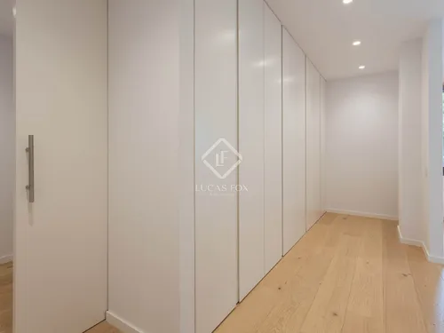 5 Bedrooms Apartment in Doctor Roux