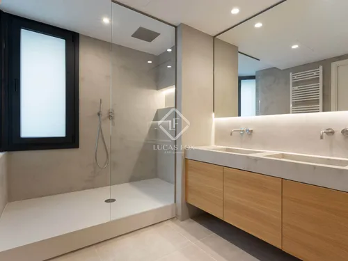 5 Bedrooms Apartment in Doctor Roux