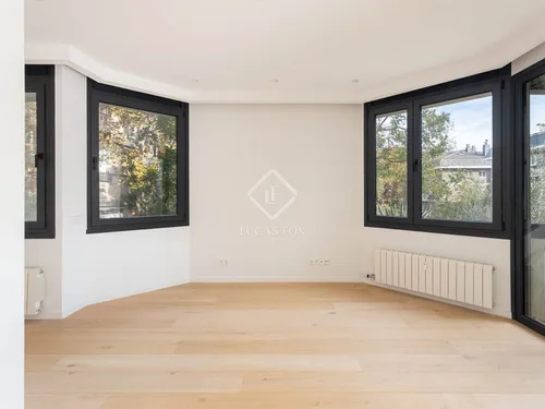 5 Bedrooms Apartment in Doctor Roux